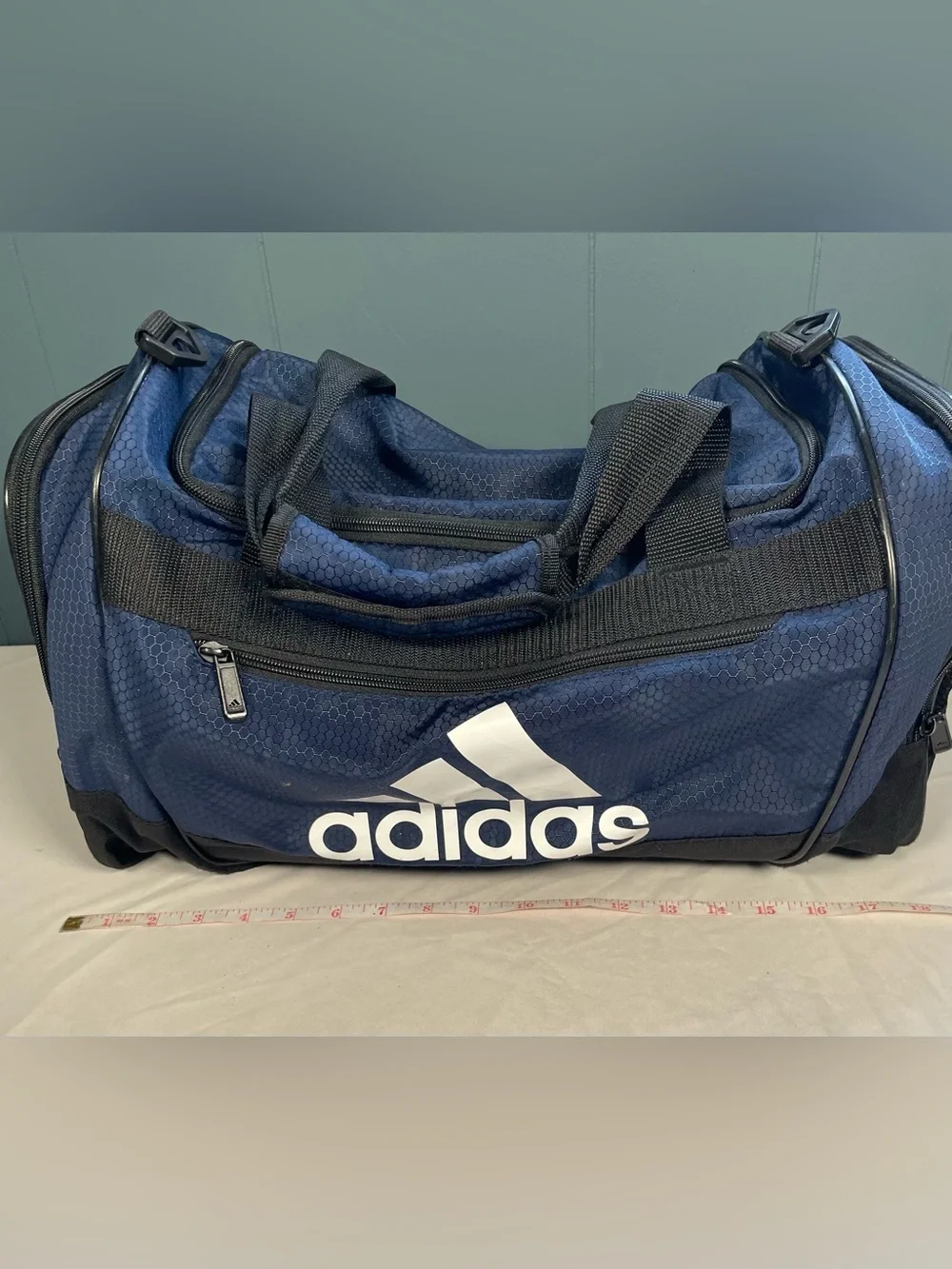 adidas Unisex Defender 4.0 Gym Duffel Bag for Men and Women, Team Navy Blue, Med